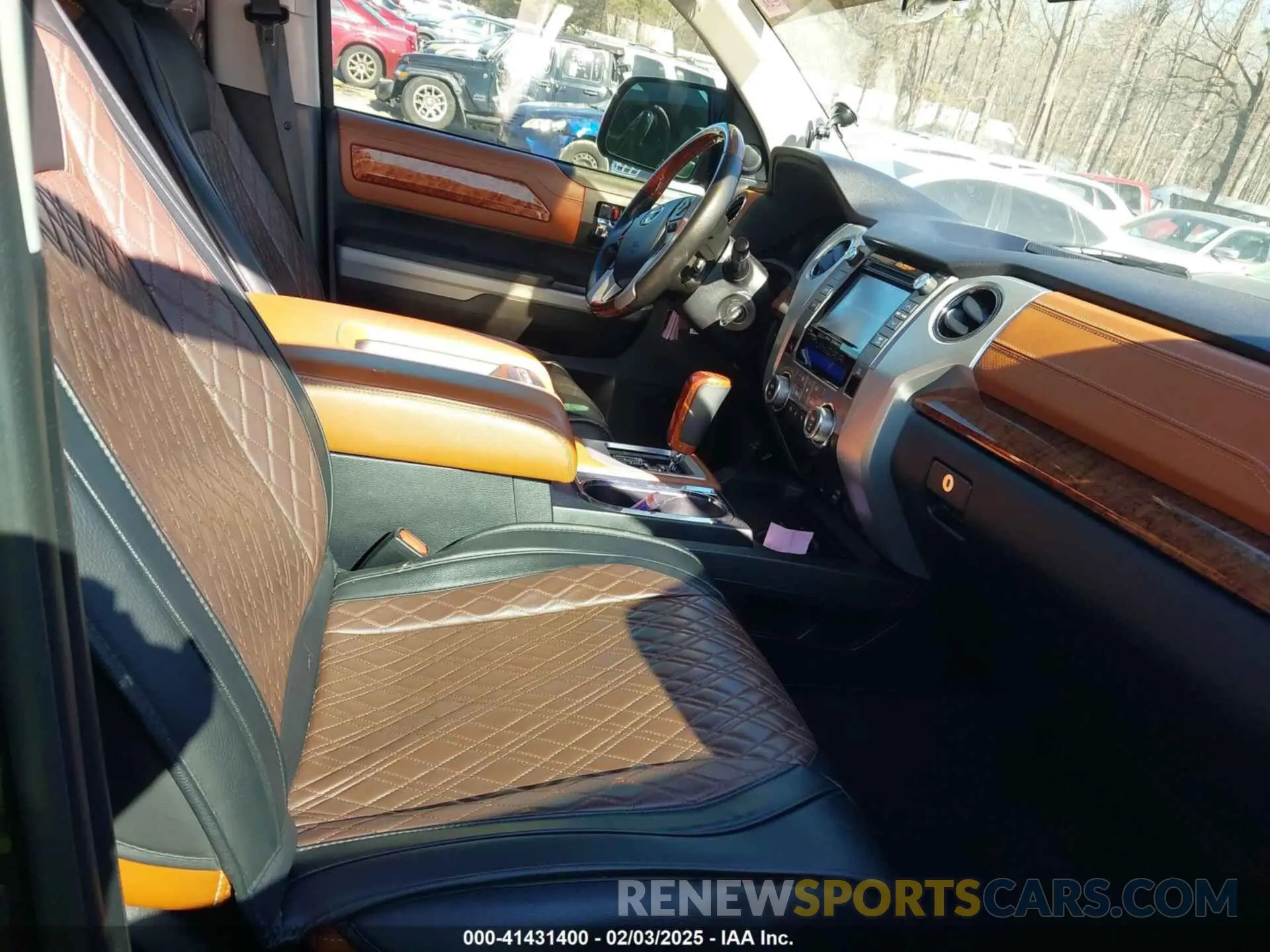 5 Photograph of a damaged car 5TFGY5F14KX246340 TOYOTA TUNDRA 2019