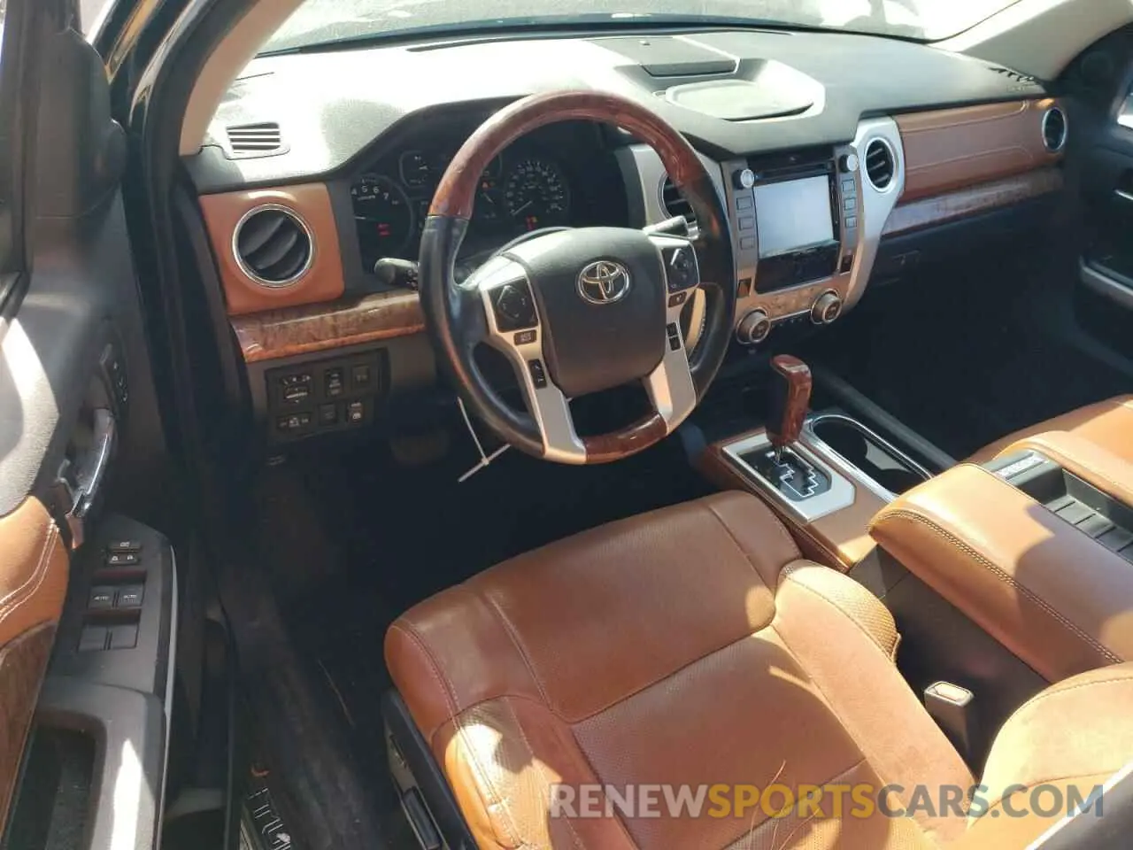 8 Photograph of a damaged car 5TFGY5F15KX245035 TOYOTA TUNDRA 2019