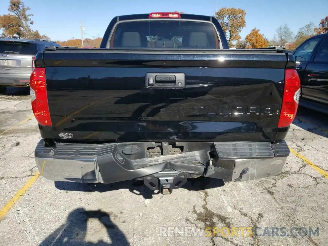 9 Photograph of a damaged car 5TFHY5F12KX869136 TOYOTA TUNDRA 2019