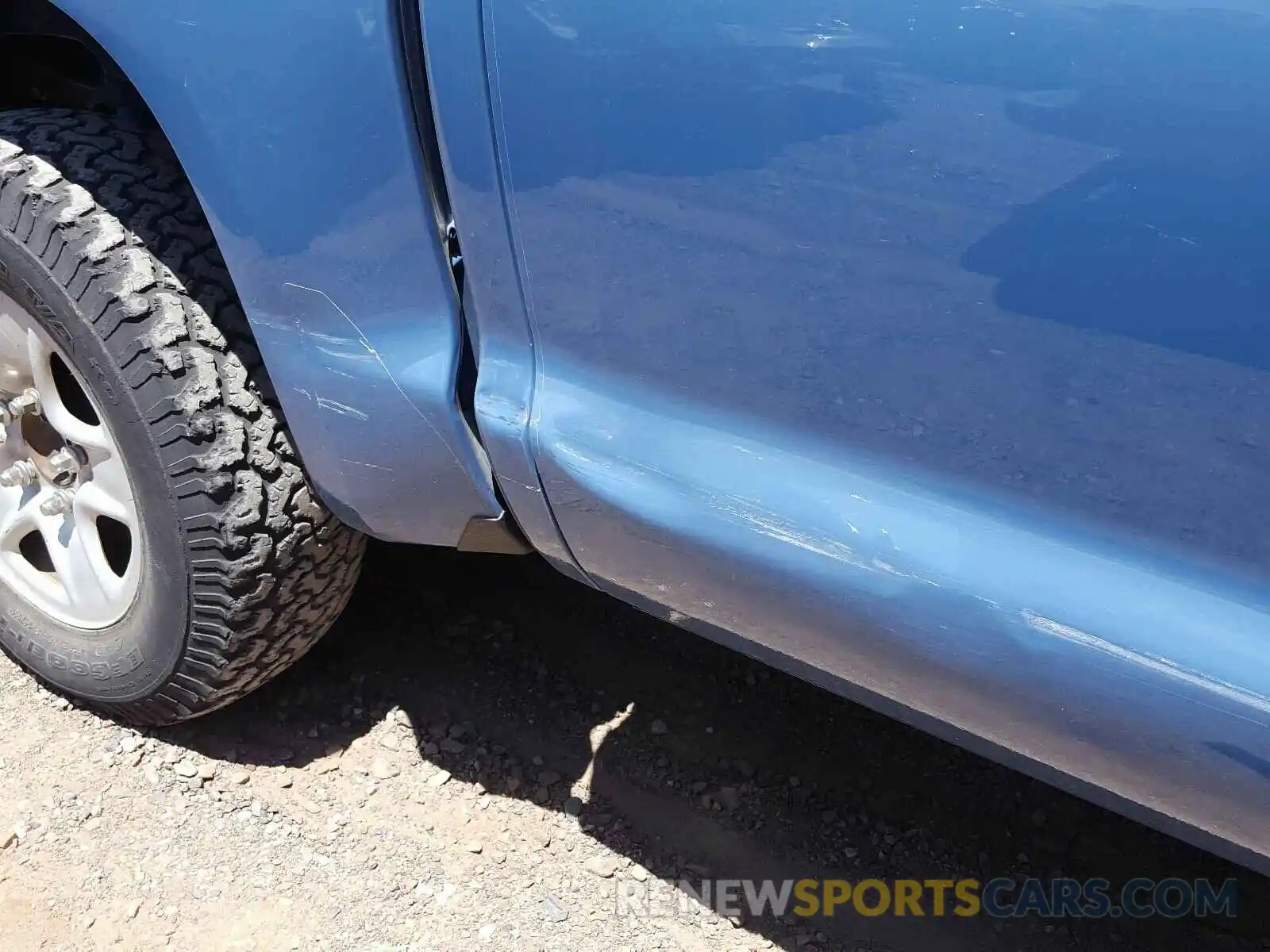 9 Photograph of a damaged car 5TFHY5F16KX842599 TOYOTA TUNDRA 2019