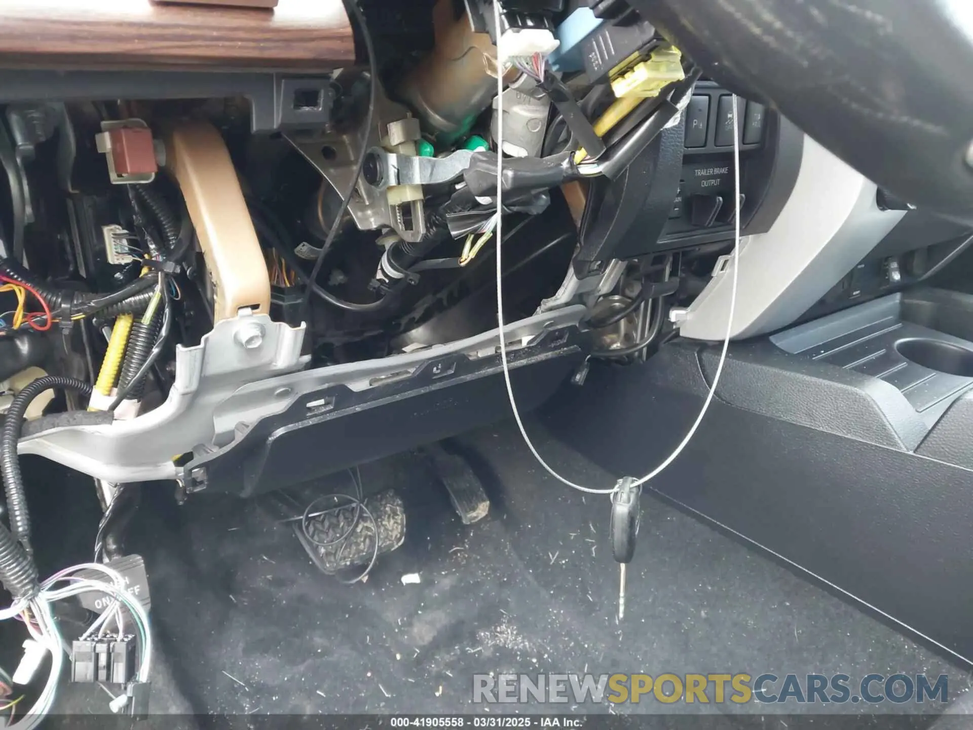 16 Photograph of a damaged car 5TFHY5F17KX797348 TOYOTA TUNDRA 2019