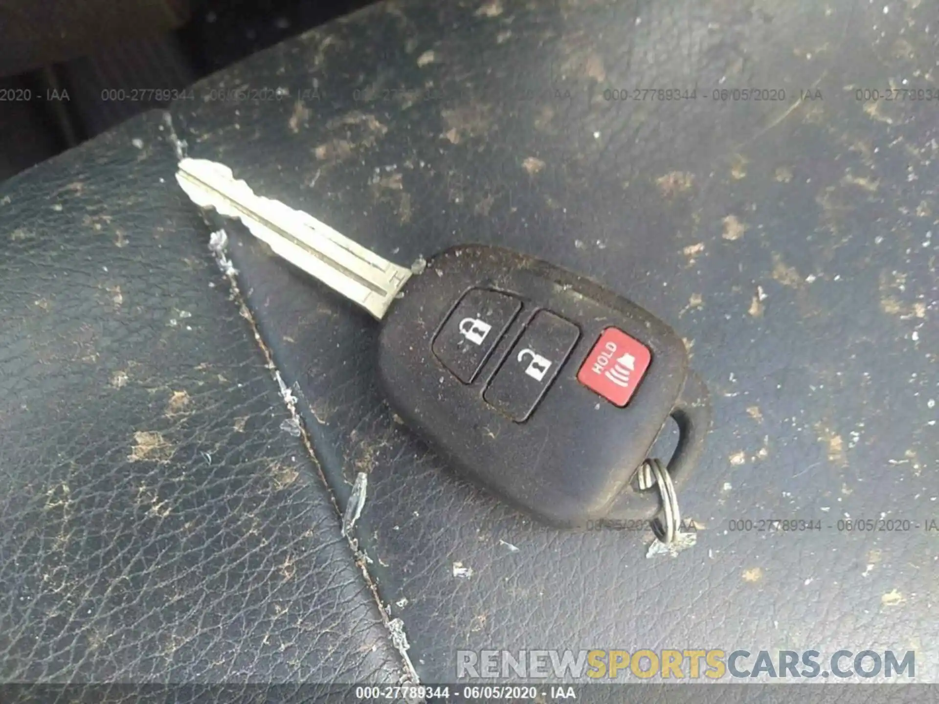 11 Photograph of a damaged car 5TFHY5F17KX800880 TOYOTA TUNDRA 2019