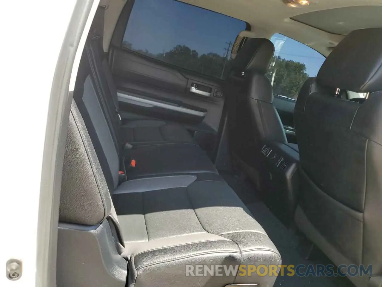 10 Photograph of a damaged car 5TFHY5F17KX858925 TOYOTA TUNDRA 2019