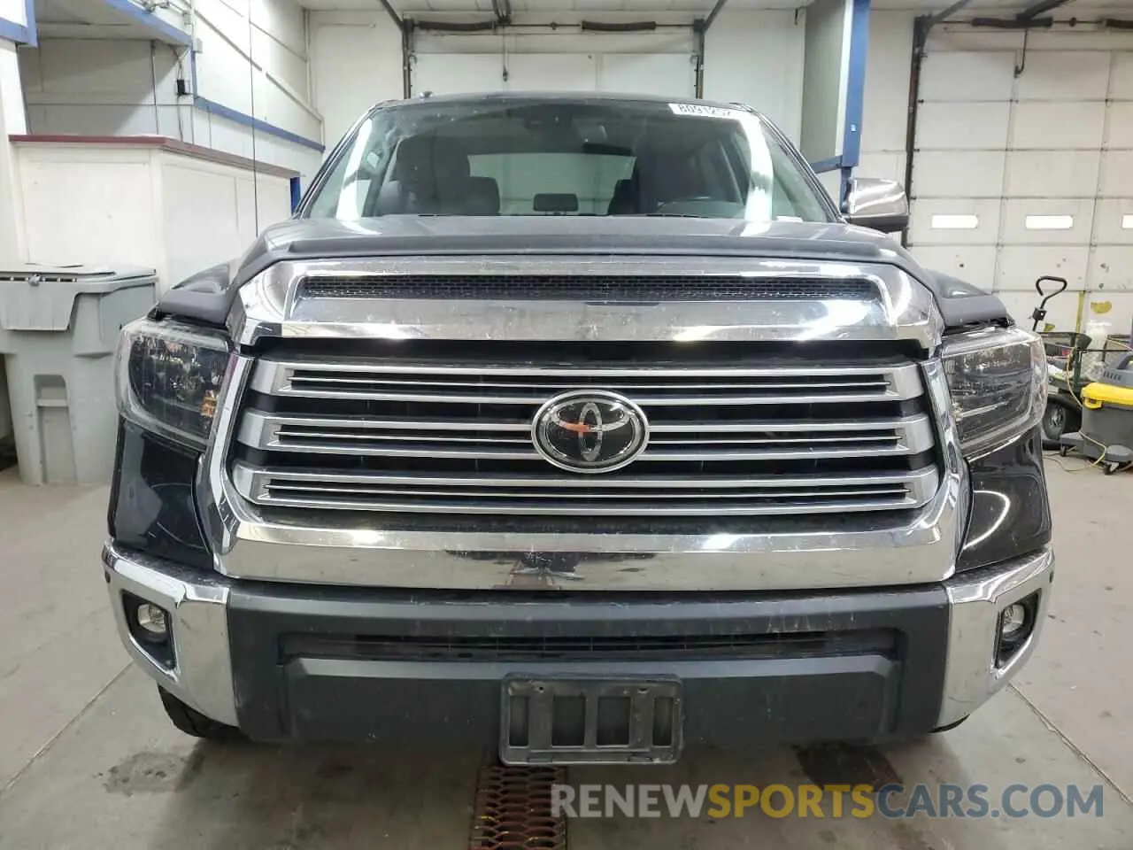 5 Photograph of a damaged car 5TFHY5F19KX800847 TOYOTA TUNDRA 2019