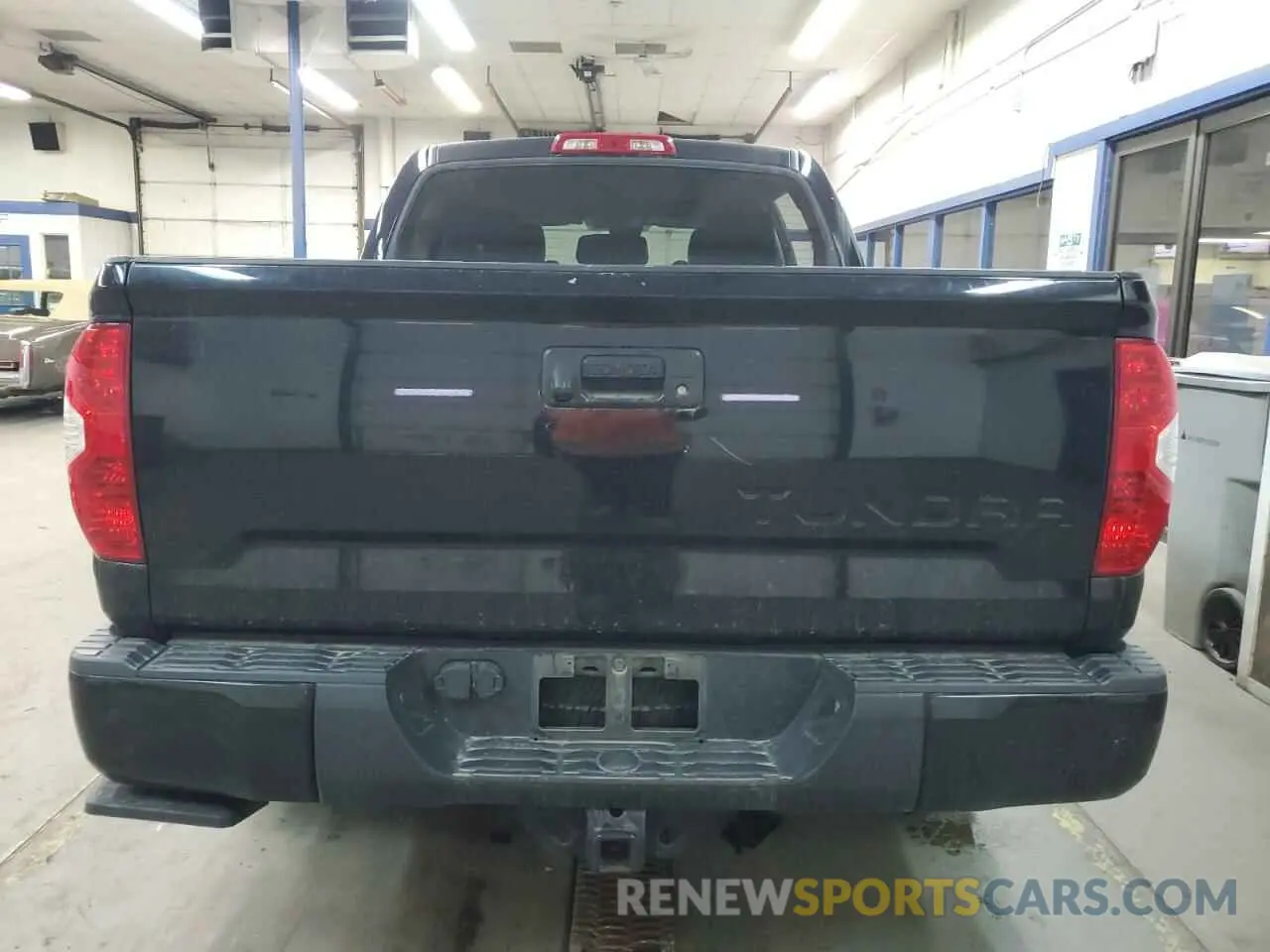 6 Photograph of a damaged car 5TFHY5F19KX800847 TOYOTA TUNDRA 2019