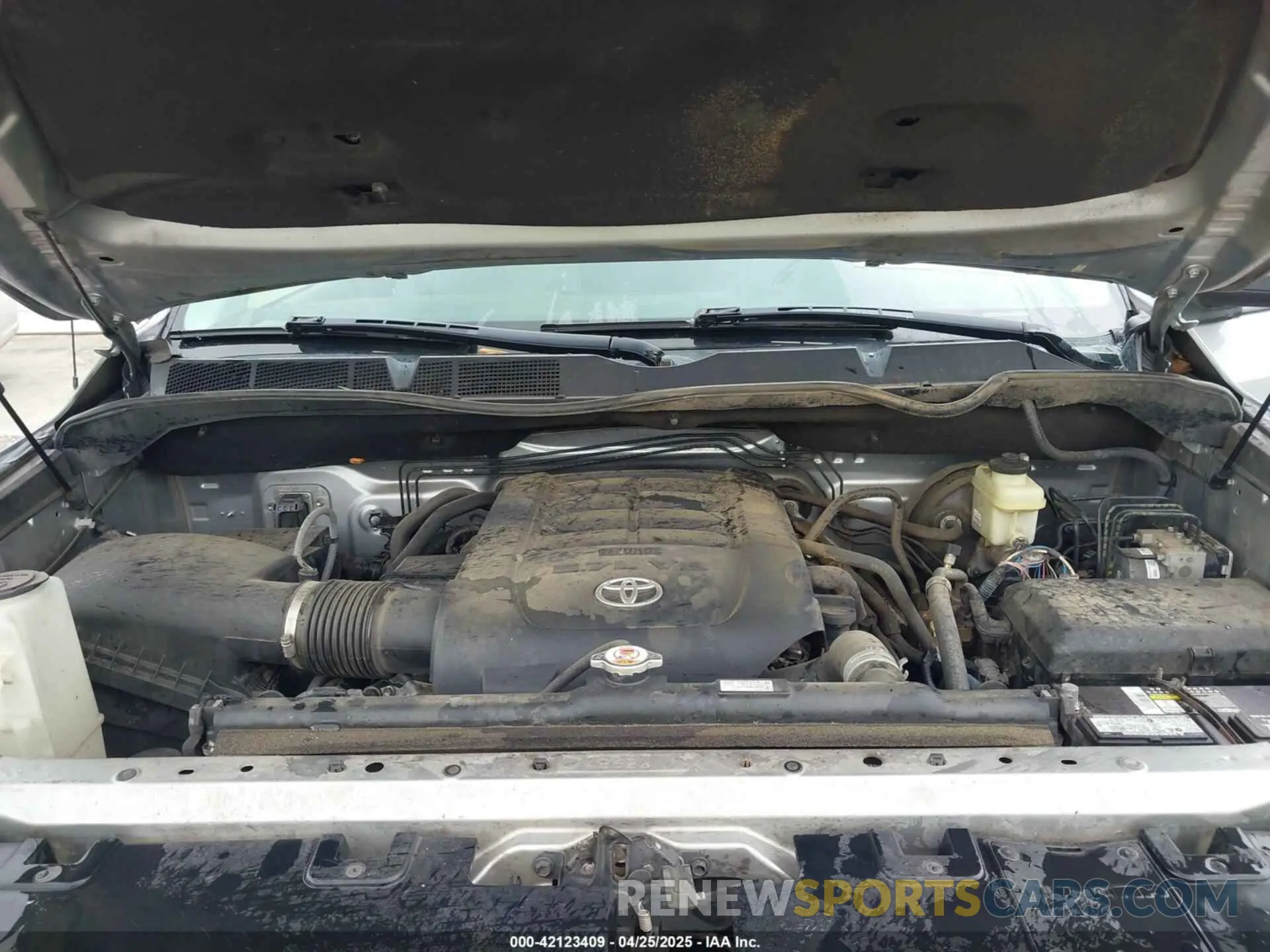 10 Photograph of a damaged car 5TFHY5F1XKX797358 TOYOTA TUNDRA 2019