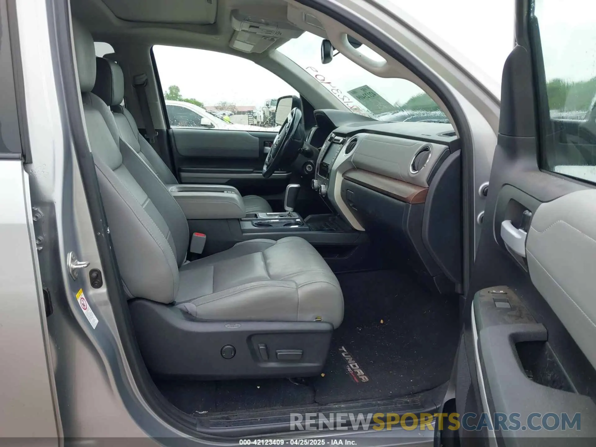 5 Photograph of a damaged car 5TFHY5F1XKX797358 TOYOTA TUNDRA 2019