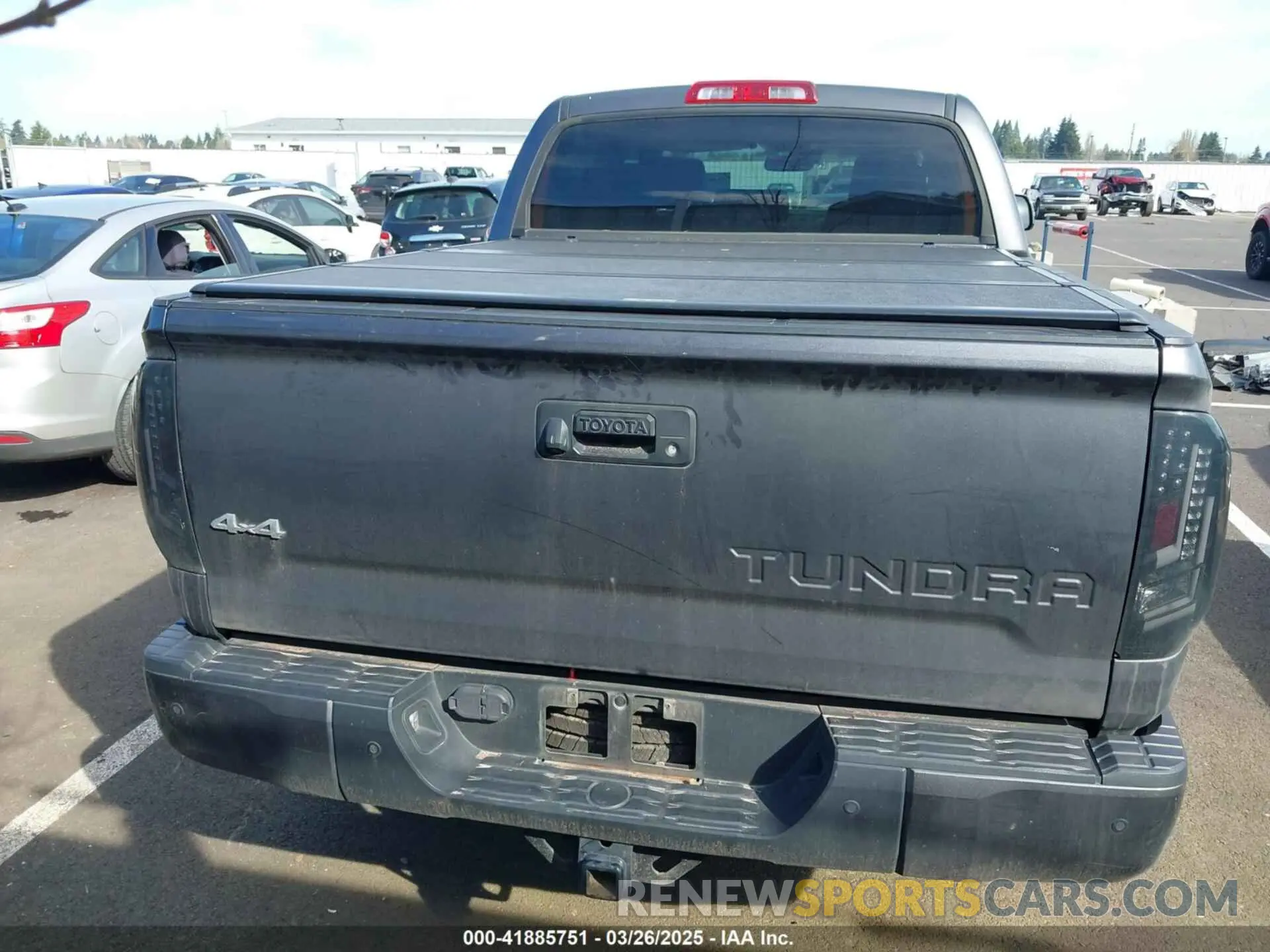 17 Photograph of a damaged car 5TFHY5F1XKX800565 TOYOTA TUNDRA 2019