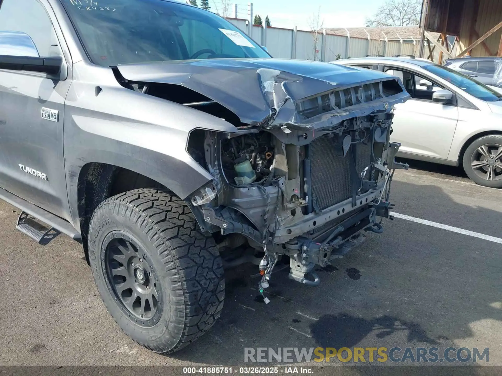 18 Photograph of a damaged car 5TFHY5F1XKX800565 TOYOTA TUNDRA 2019