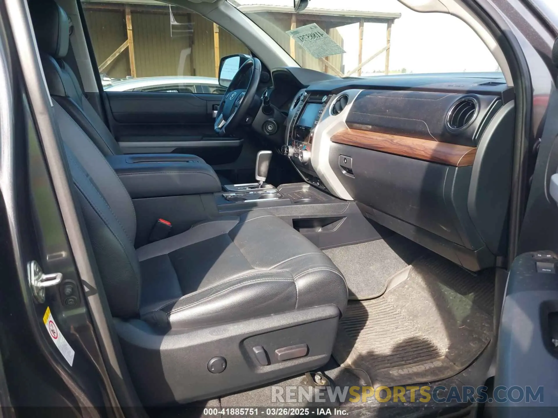 5 Photograph of a damaged car 5TFHY5F1XKX800565 TOYOTA TUNDRA 2019