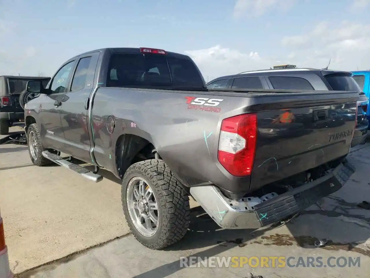 3 Photograph of a damaged car 5TFRM5F11KX137709 TOYOTA TUNDRA 2019