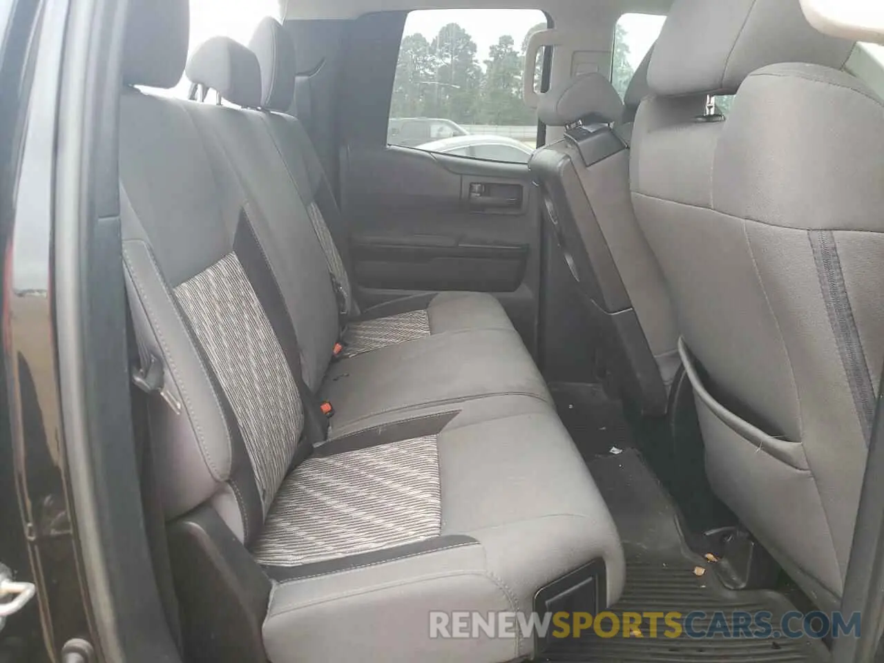 10 Photograph of a damaged car 5TFRM5F12KX138383 TOYOTA TUNDRA 2019