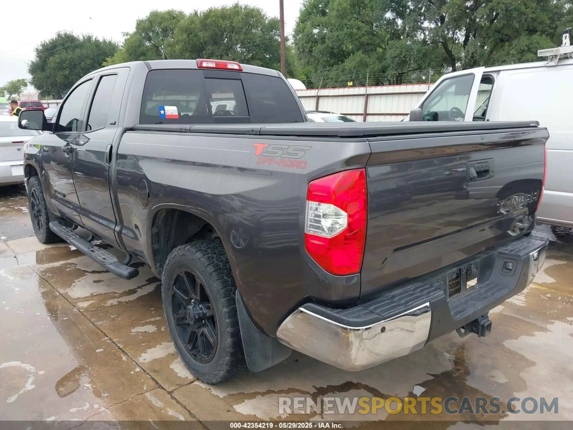 3 Photograph of a damaged car 5TFRM5F13KX134892 TOYOTA TUNDRA 2019