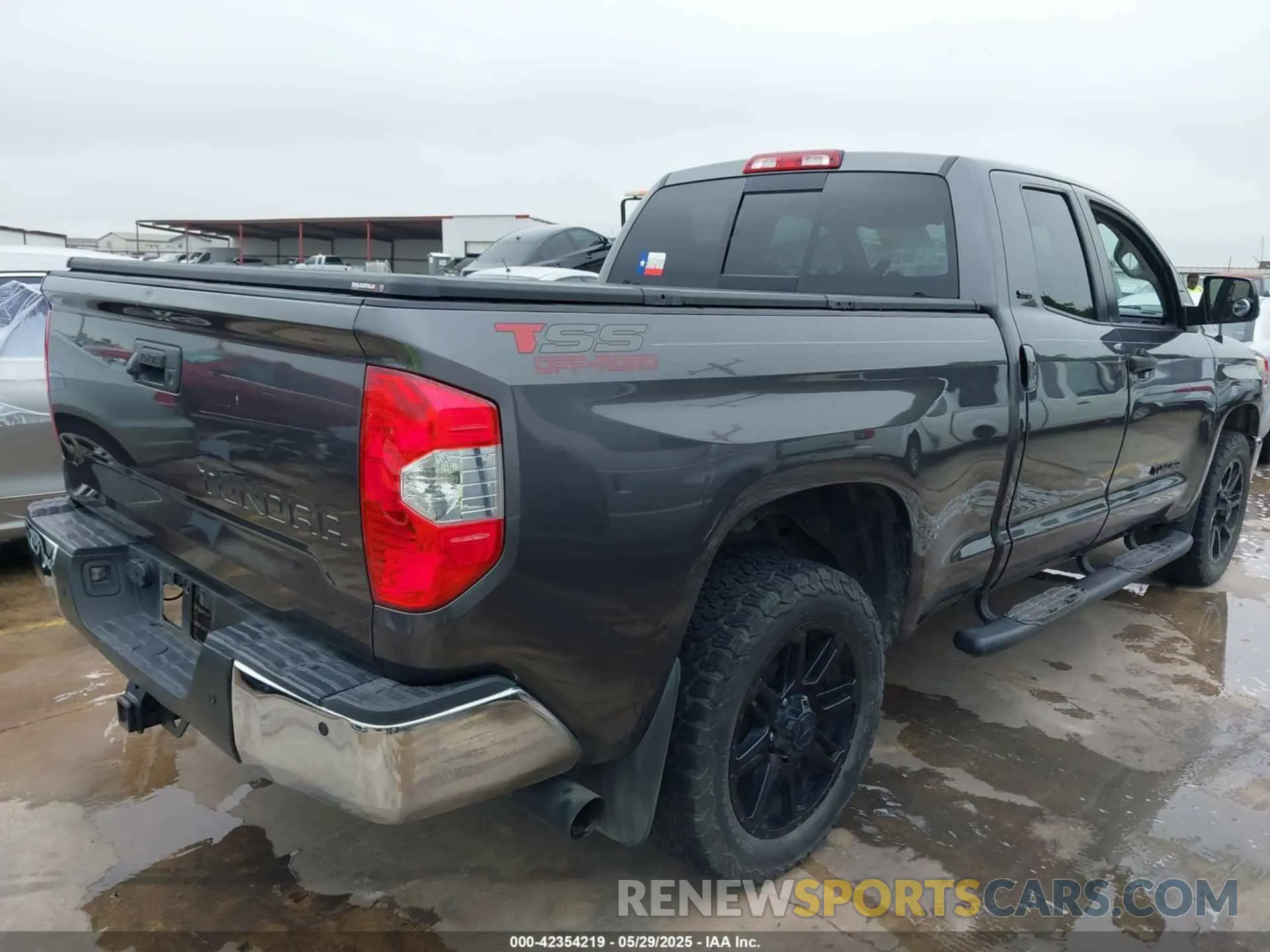 4 Photograph of a damaged car 5TFRM5F13KX134892 TOYOTA TUNDRA 2019