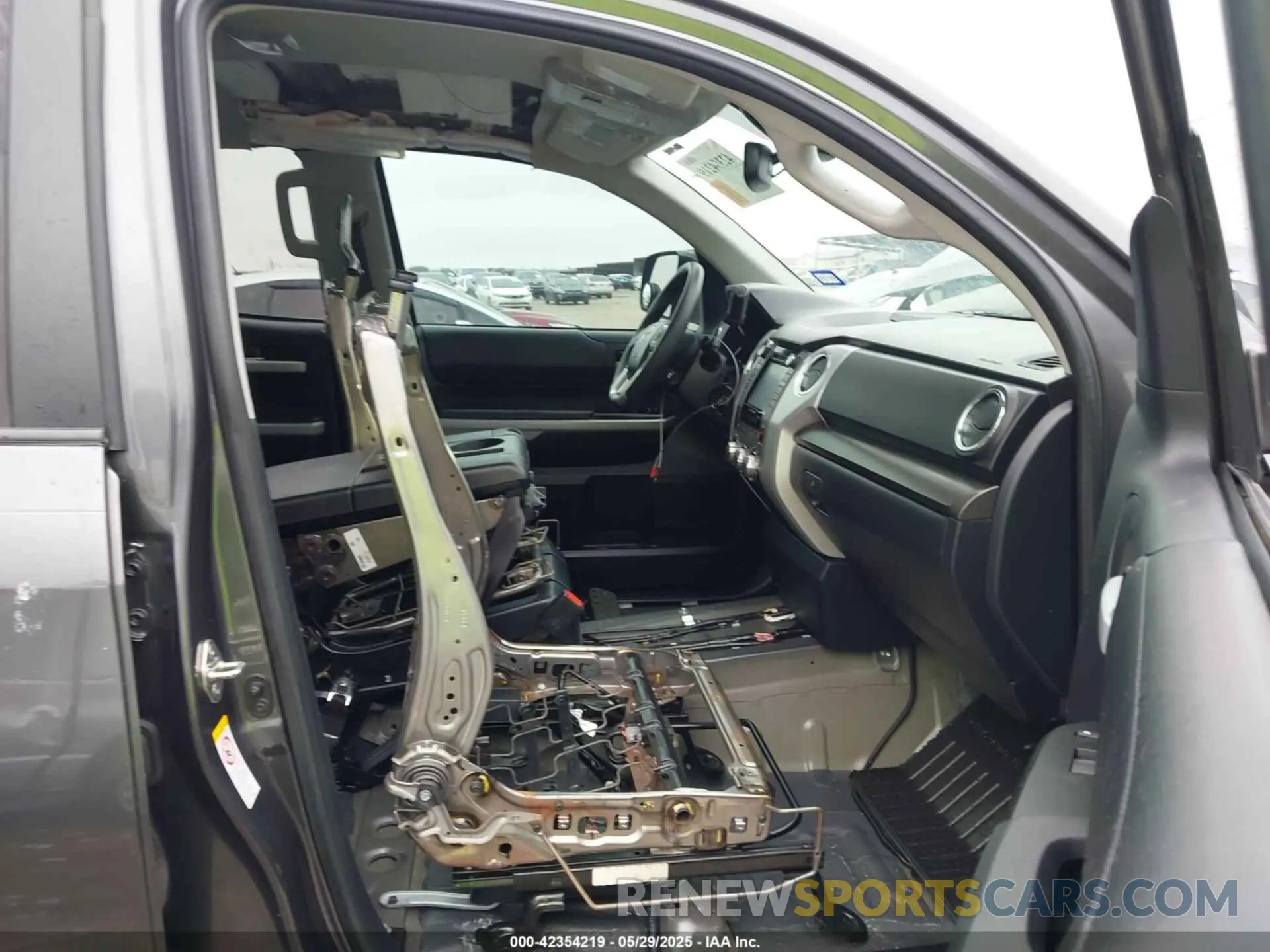 5 Photograph of a damaged car 5TFRM5F13KX134892 TOYOTA TUNDRA 2019