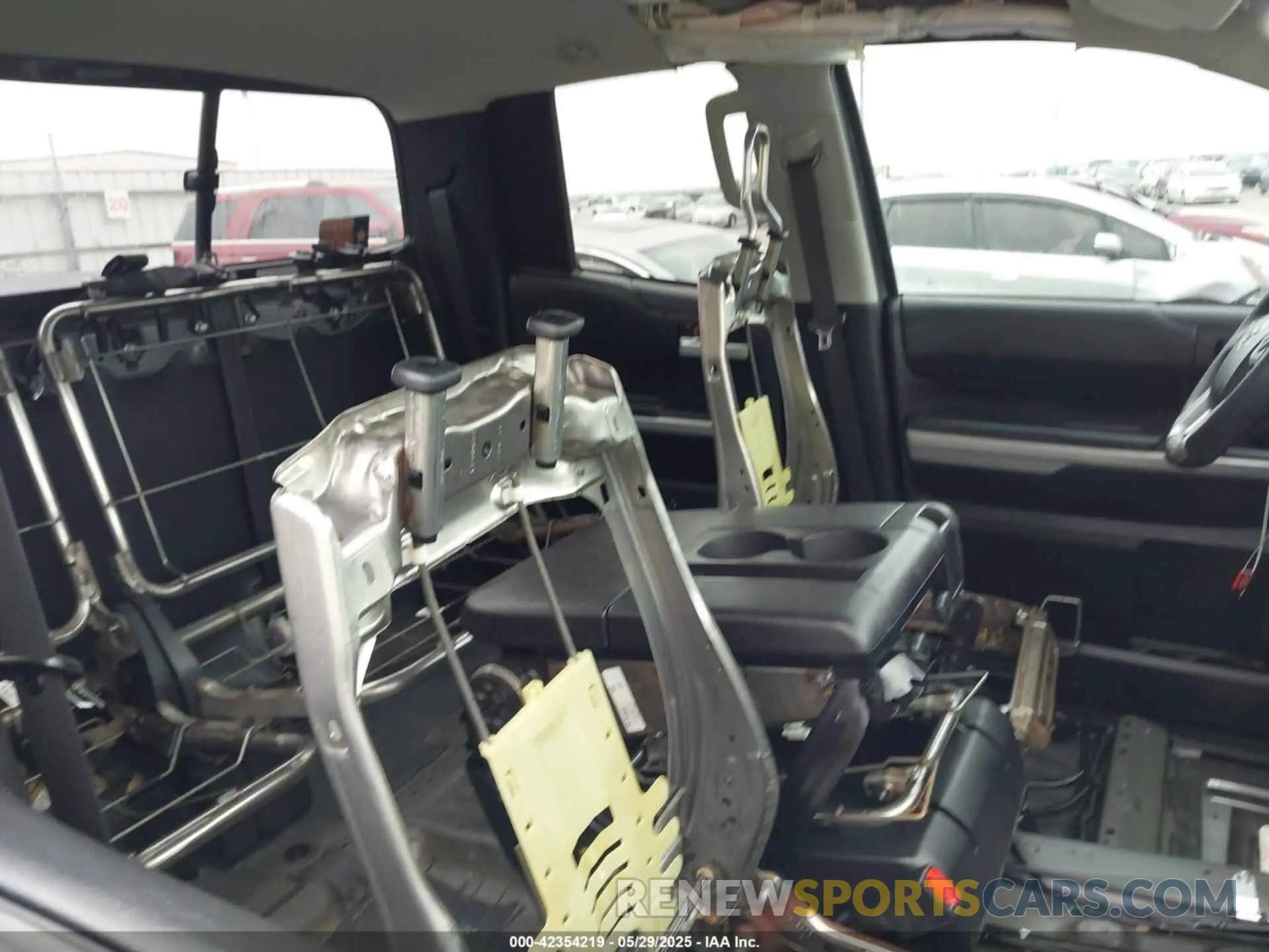 6 Photograph of a damaged car 5TFRM5F13KX134892 TOYOTA TUNDRA 2019