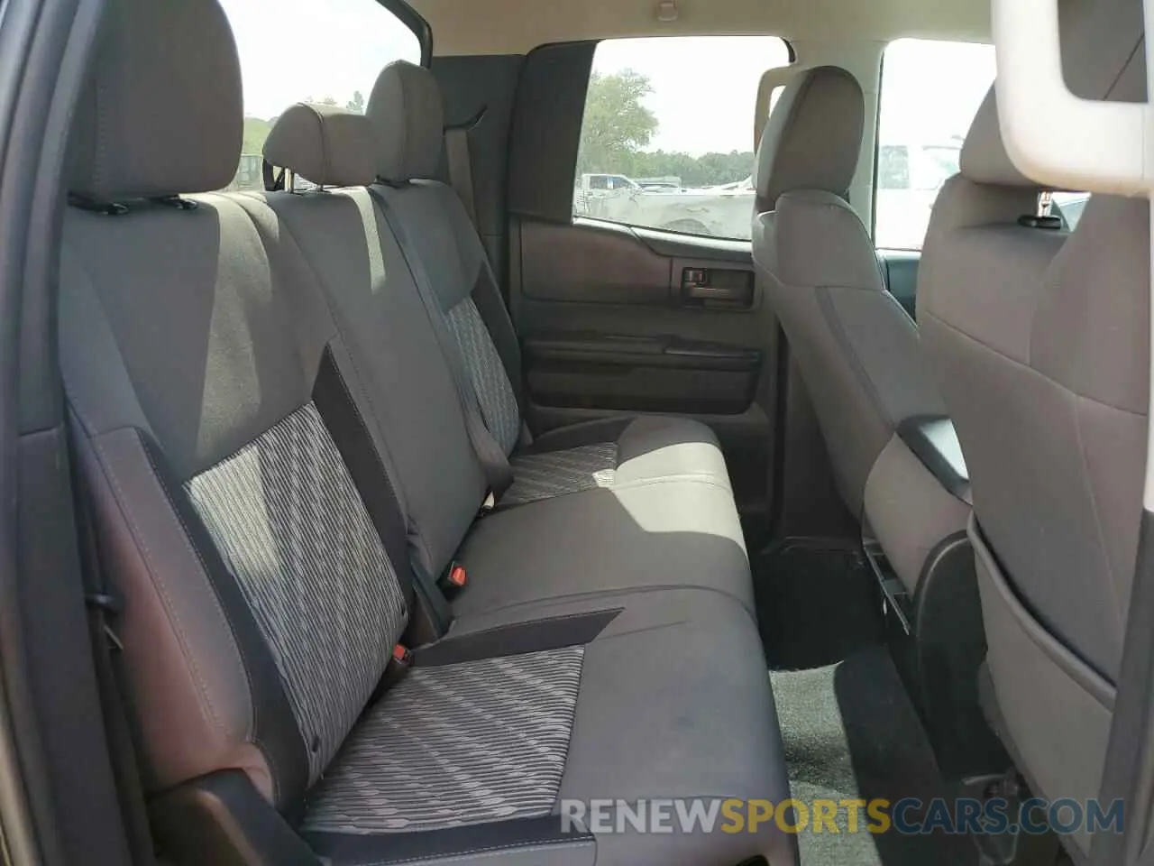 10 Photograph of a damaged car 5TFRM5F14KX139454 TOYOTA TUNDRA 2019