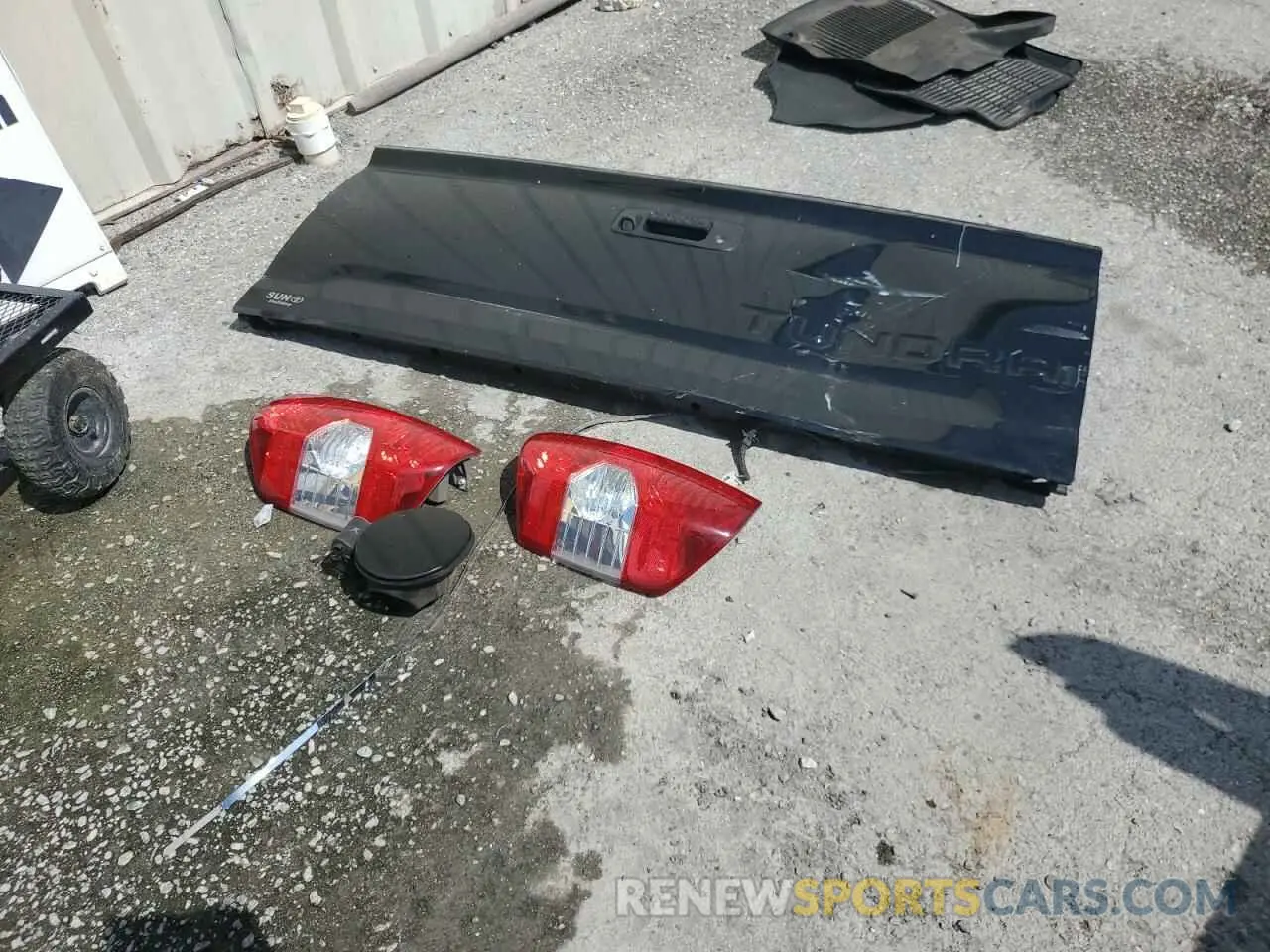 12 Photograph of a damaged car 5TFRM5F18KX138260 TOYOTA TUNDRA 2019