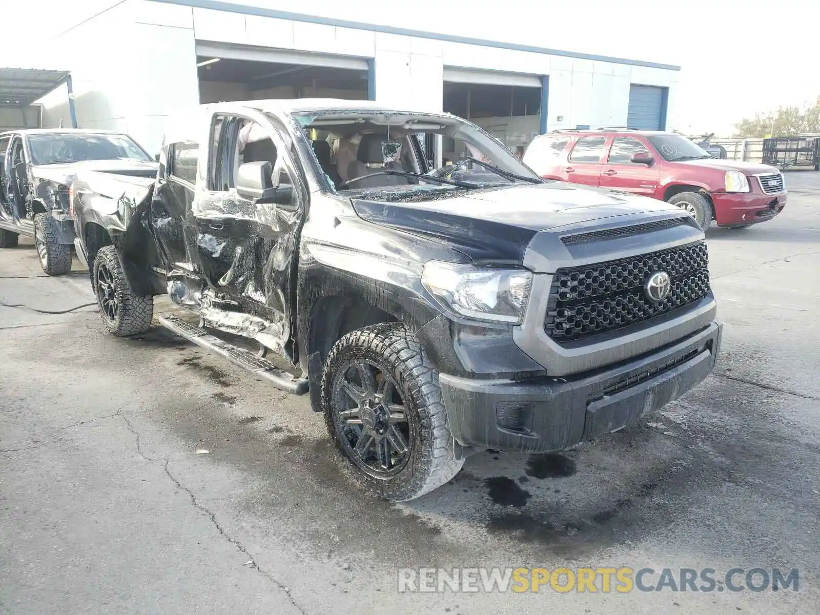 1 Photograph of a damaged car 5TFRM5F18KX138596 TOYOTA TUNDRA 2019