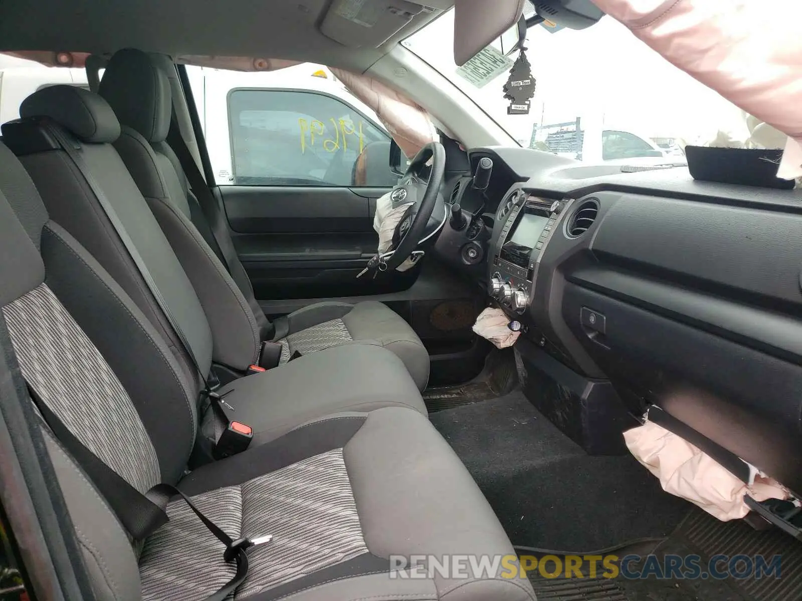 5 Photograph of a damaged car 5TFRM5F19KX138882 TOYOTA TUNDRA 2019