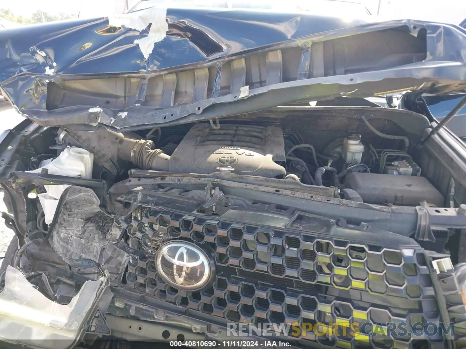 10 Photograph of a damaged car 5TFRM5F19KX139157 TOYOTA TUNDRA 2019