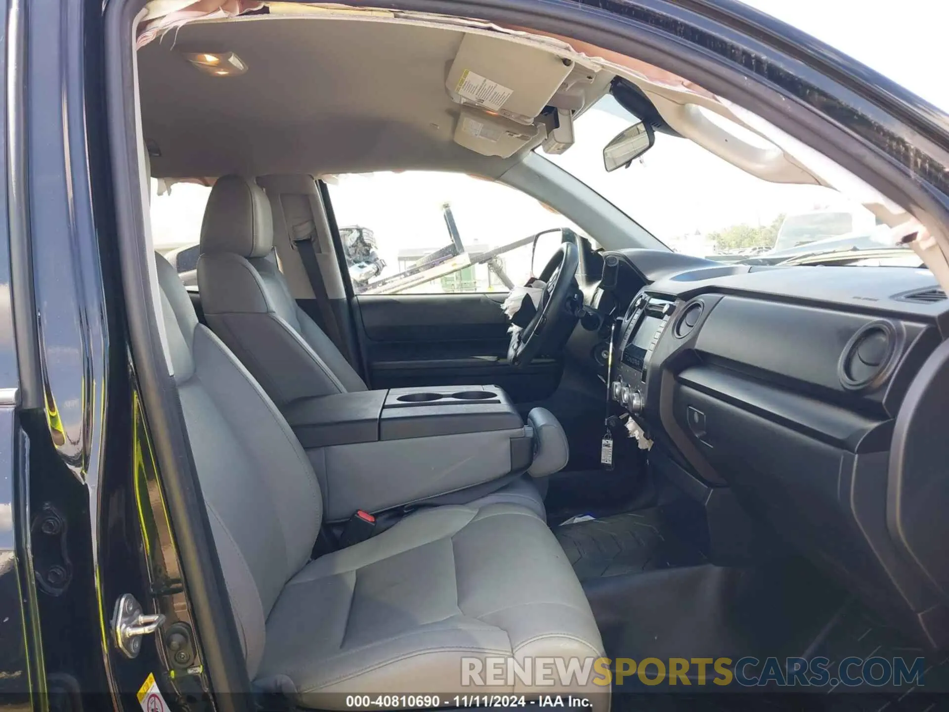 5 Photograph of a damaged car 5TFRM5F19KX139157 TOYOTA TUNDRA 2019
