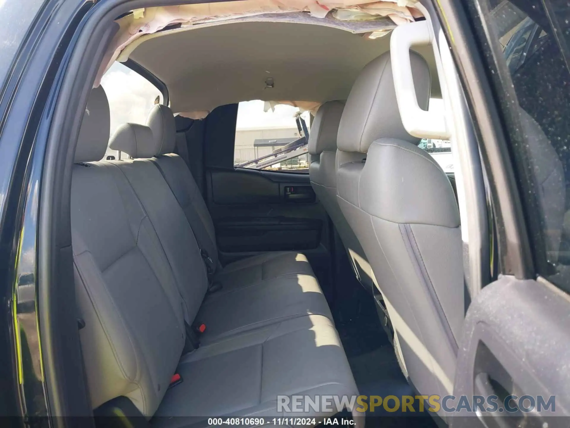 8 Photograph of a damaged car 5TFRM5F19KX139157 TOYOTA TUNDRA 2019