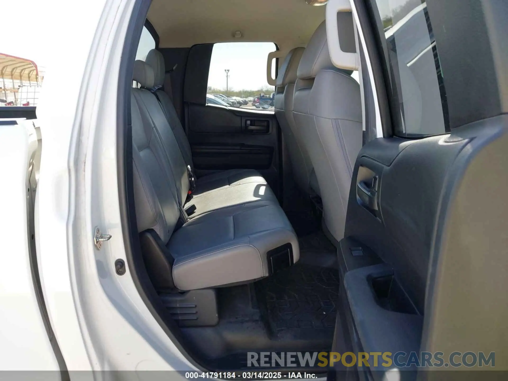 8 Photograph of a damaged car 5TFRM5F1XKX142195 TOYOTA TUNDRA 2019
