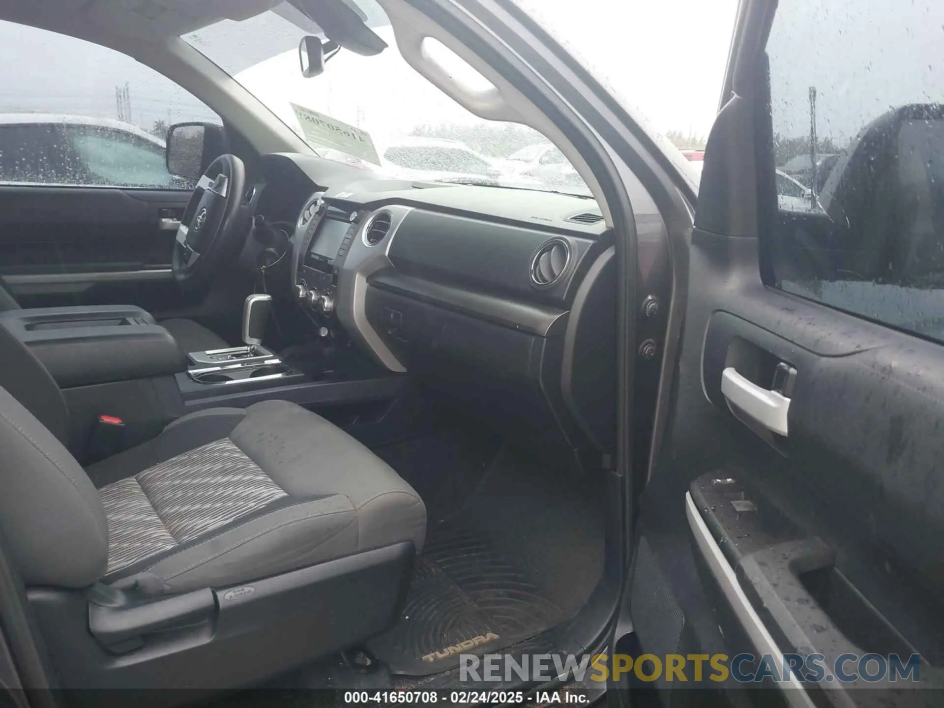 5 Photograph of a damaged car 5TFRY5F16KX246087 TOYOTA TUNDRA 2019