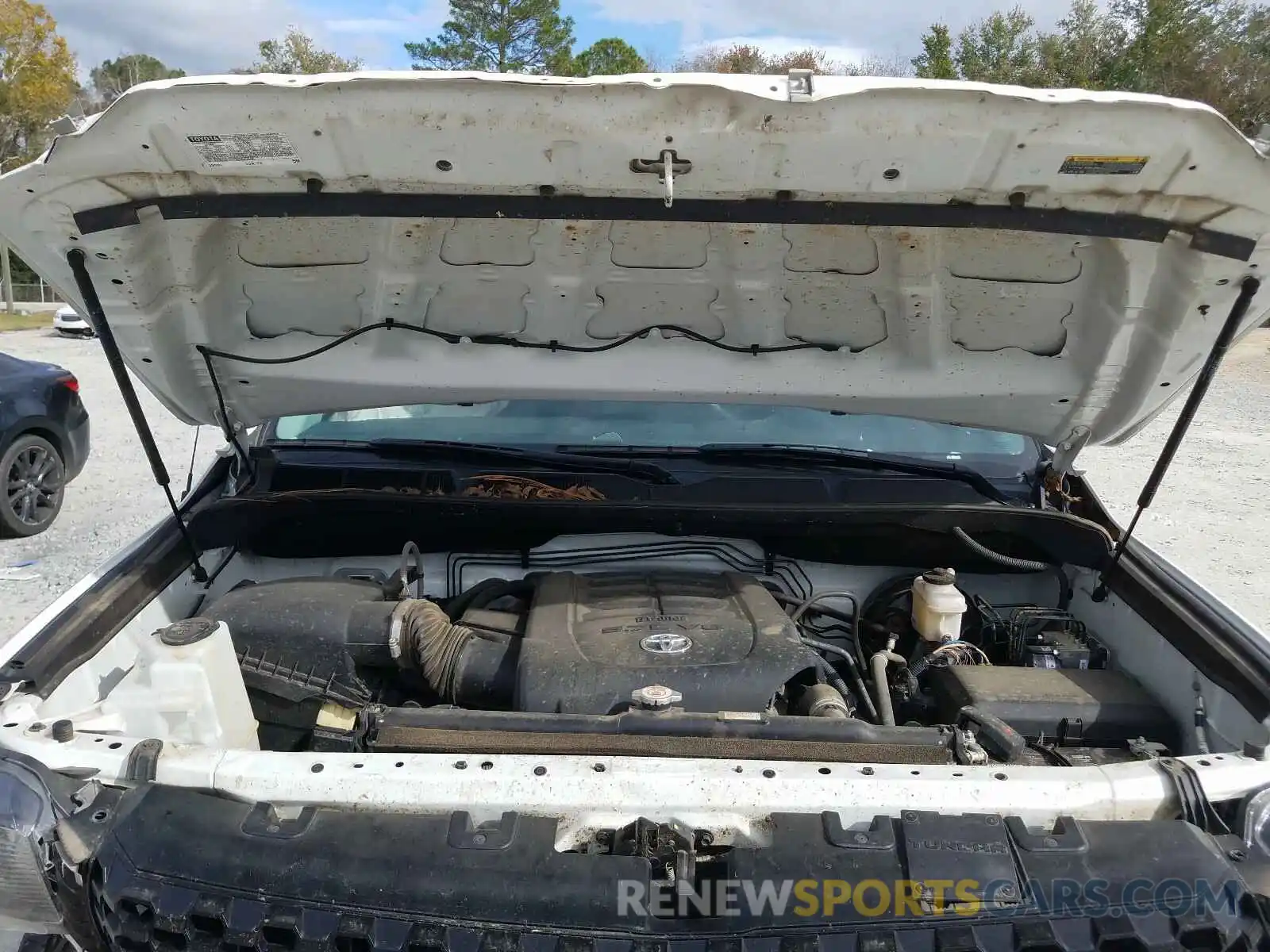 7 Photograph of a damaged car 5TFRY5F16KX253525 TOYOTA TUNDRA 2019