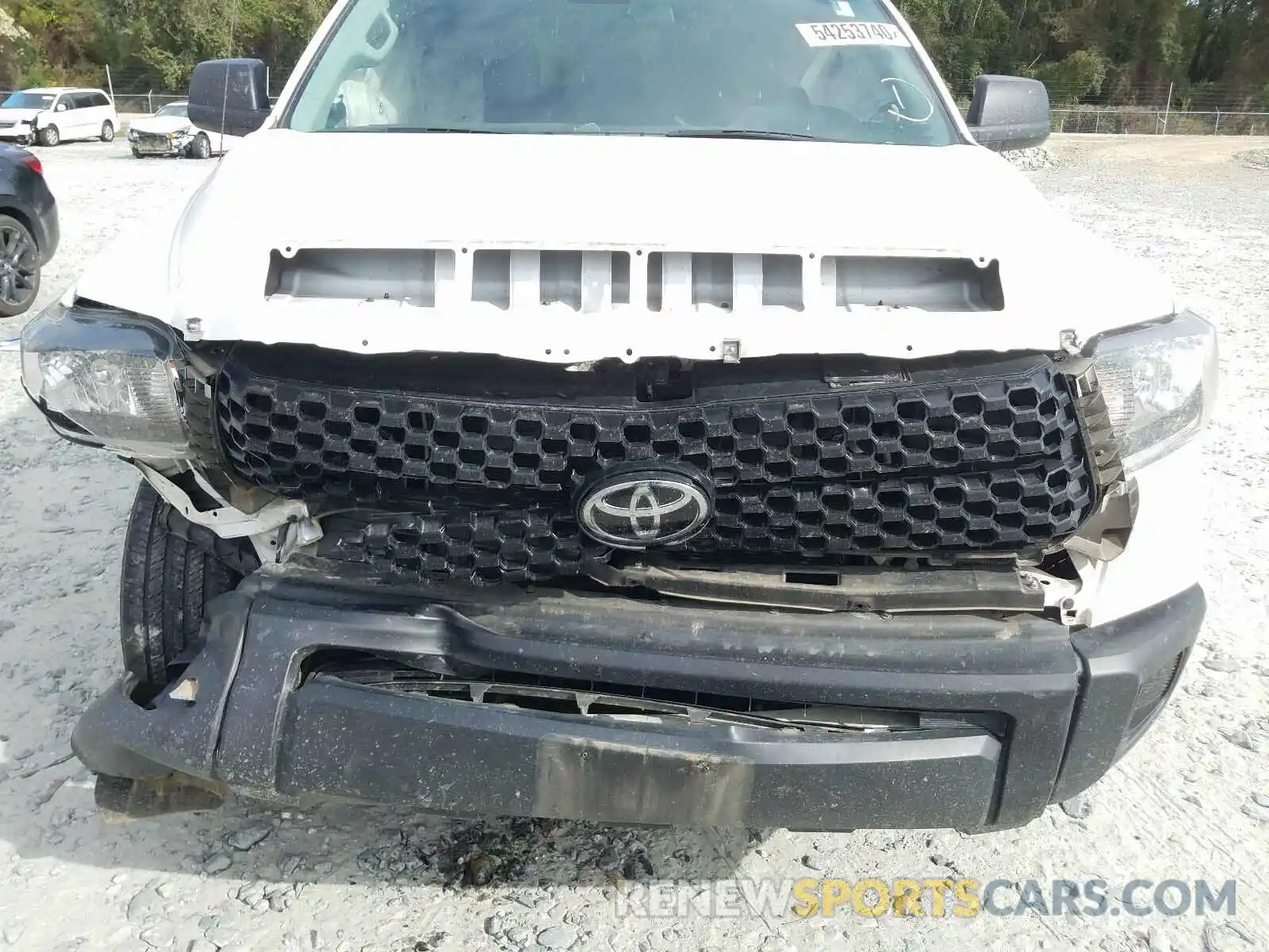 9 Photograph of a damaged car 5TFRY5F16KX253525 TOYOTA TUNDRA 2019