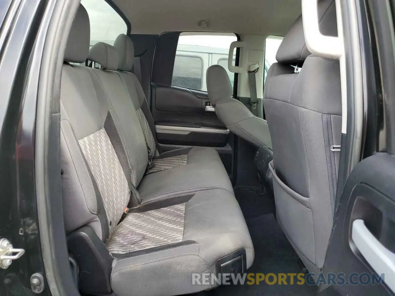 10 Photograph of a damaged car 5TFRY5F19KX250232 TOYOTA TUNDRA 2019