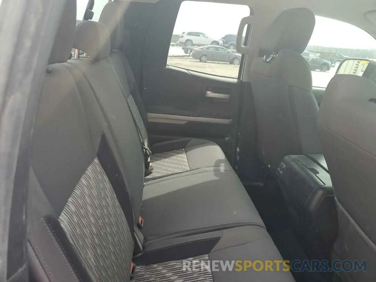 10 Photograph of a damaged car 5TFRY5F1XKX254001 TOYOTA TUNDRA 2019