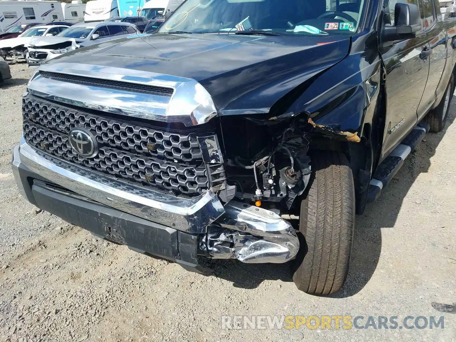 9 Photograph of a damaged car 5TFUM5F10KX080428 TOYOTA TUNDRA 2019