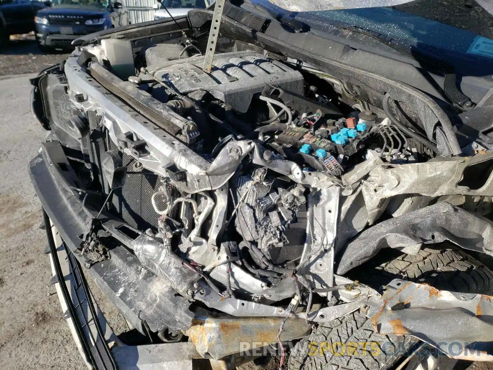 9 Photograph of a damaged car 5TFUM5F12KX083010 TOYOTA TUNDRA 2019