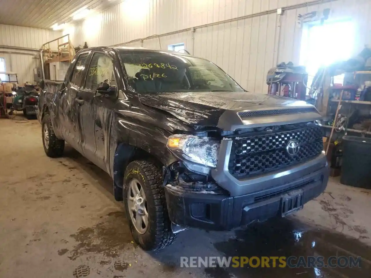 1 Photograph of a damaged car 5TFUM5F16KX082569 TOYOTA TUNDRA 2019