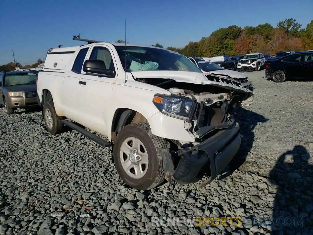 1 Photograph of a damaged car 5TFUM5F16KX084029 TOYOTA TUNDRA 2019