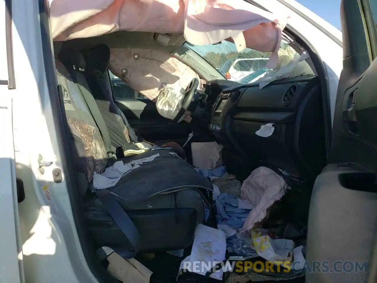 5 Photograph of a damaged car 5TFUM5F16KX084029 TOYOTA TUNDRA 2019