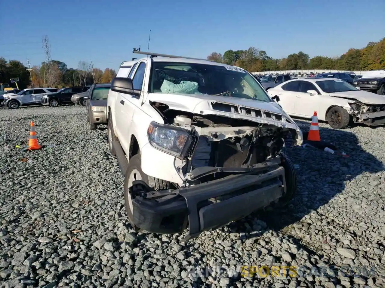 9 Photograph of a damaged car 5TFUM5F16KX084029 TOYOTA TUNDRA 2019