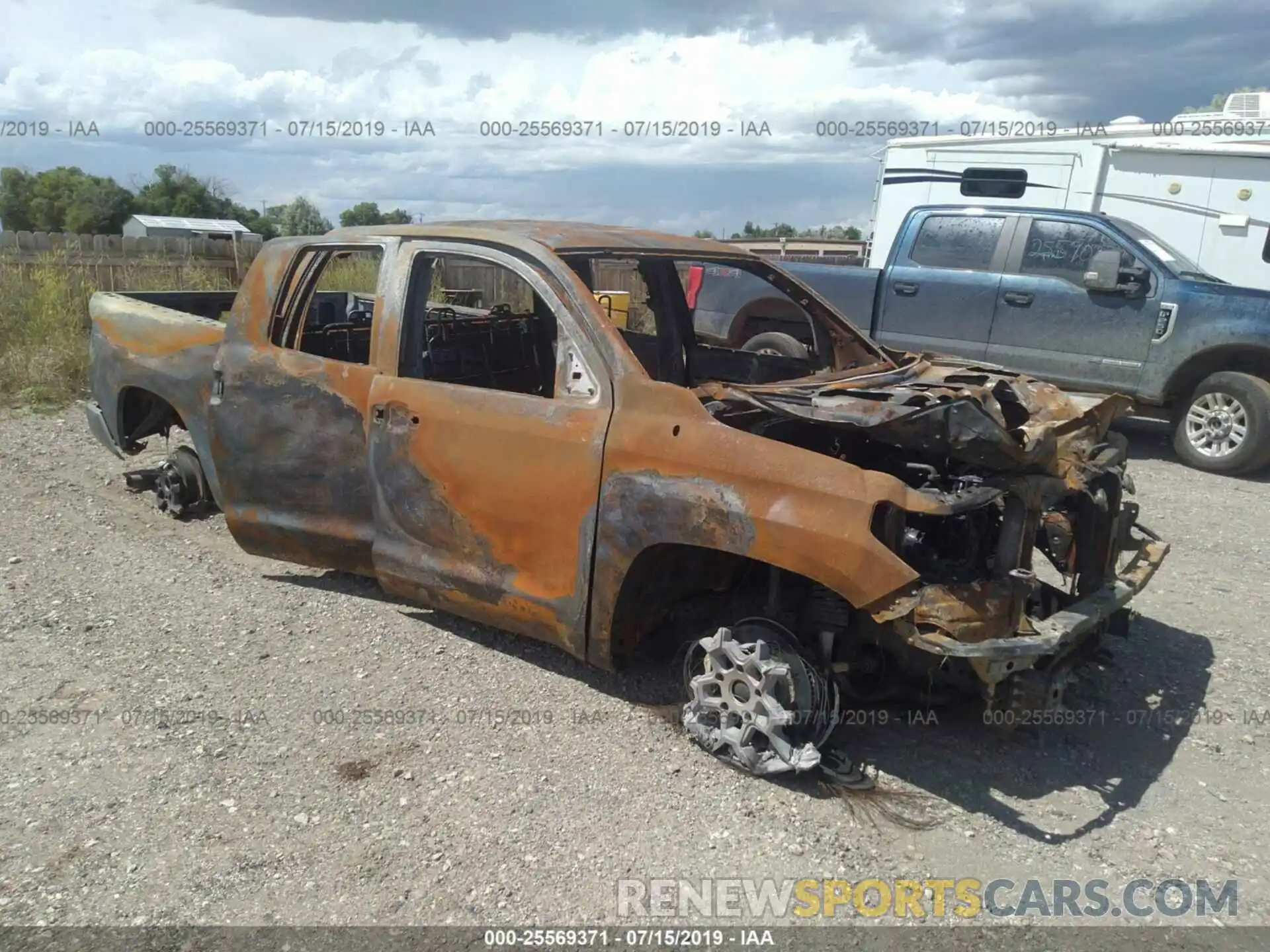 1 Photograph of a damaged car 5TFUM5F17KX082080 TOYOTA TUNDRA 2019