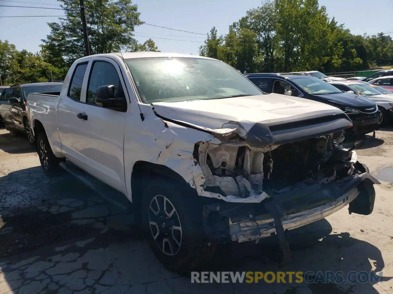 1 Photograph of a damaged car 5TFUM5F17KX082628 TOYOTA TUNDRA 2019