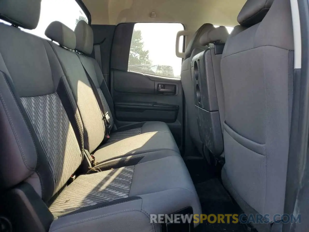 10 Photograph of a damaged car 5TFUM5F17KX083357 TOYOTA TUNDRA 2019