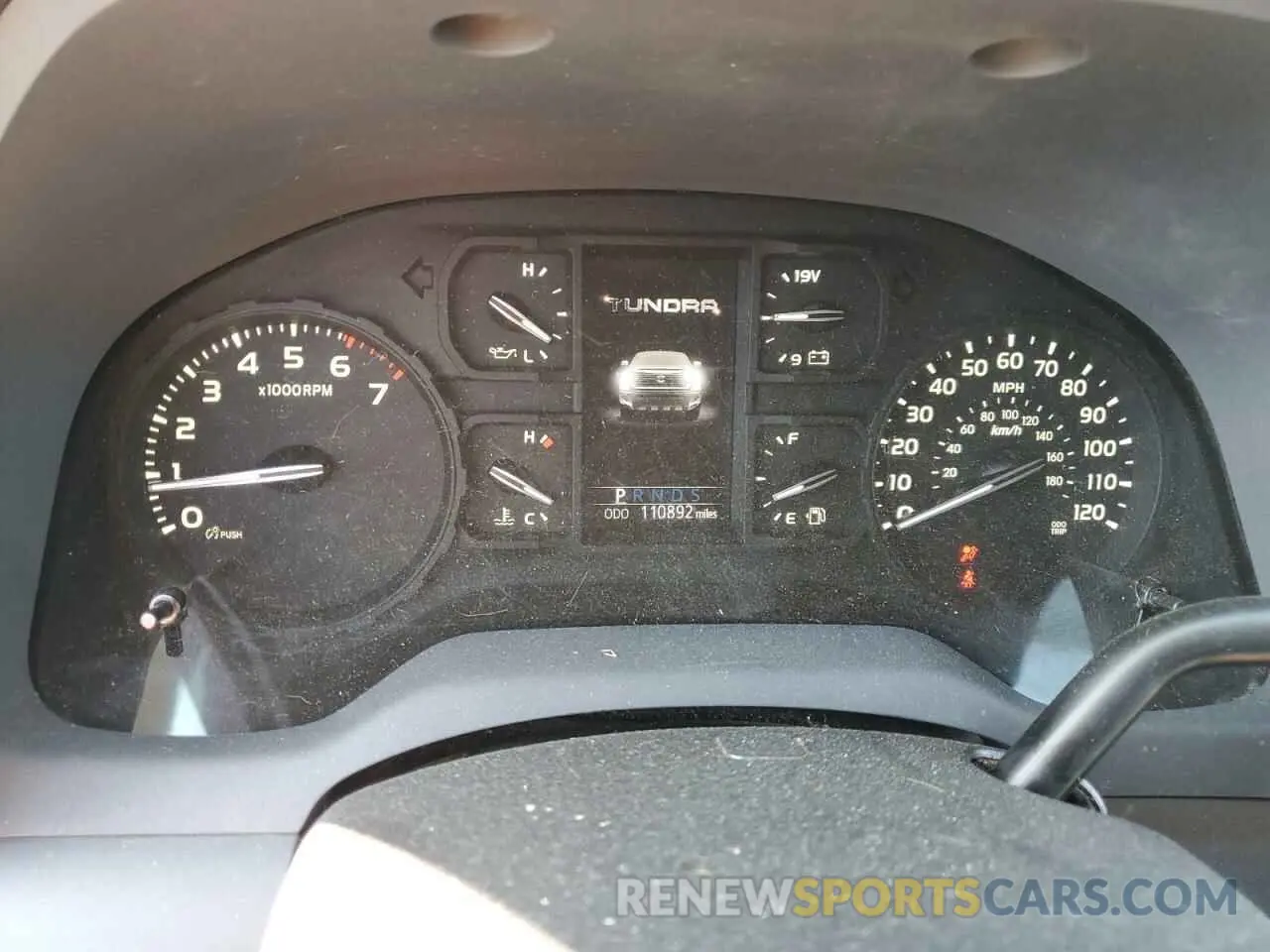 9 Photograph of a damaged car 5TFUM5F17KX083357 TOYOTA TUNDRA 2019