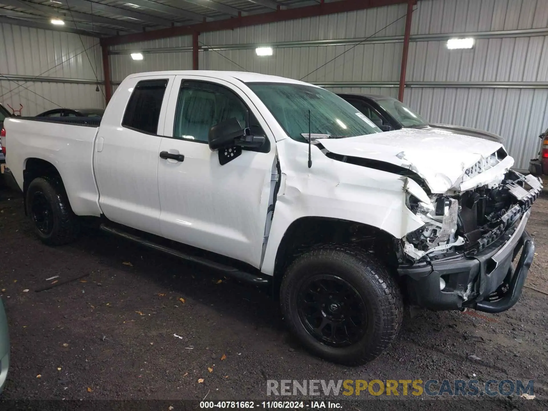 1 Photograph of a damaged car 5TFUM5F18KX081777 TOYOTA TUNDRA 2019
