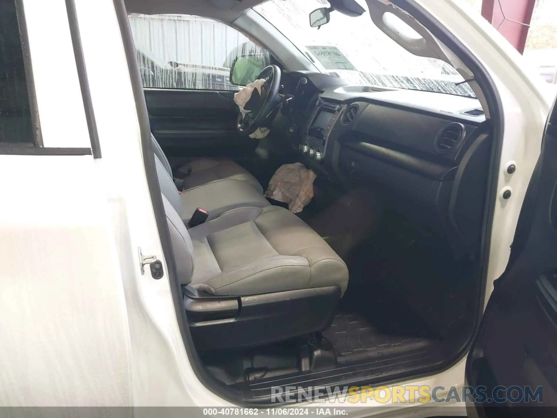 5 Photograph of a damaged car 5TFUM5F18KX081777 TOYOTA TUNDRA 2019