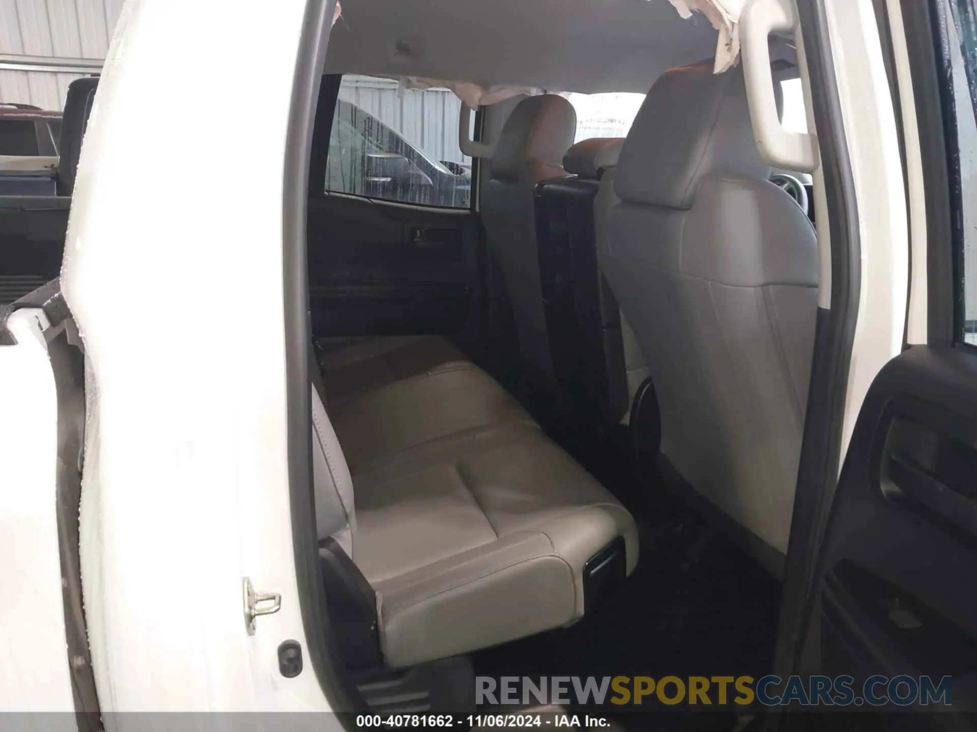 8 Photograph of a damaged car 5TFUM5F18KX081777 TOYOTA TUNDRA 2019