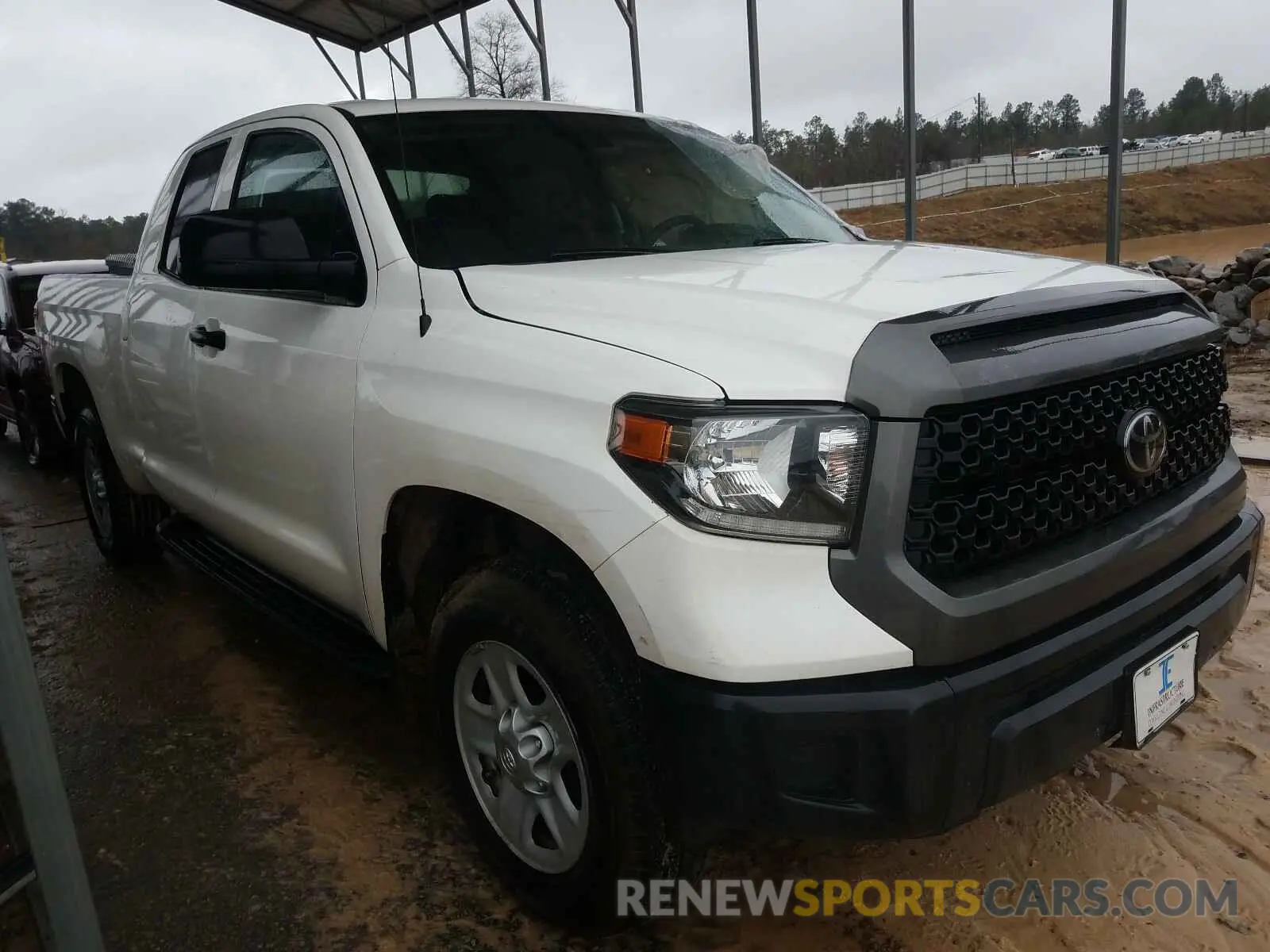 1 Photograph of a damaged car 5TFUM5F18KX082329 TOYOTA TUNDRA 2019