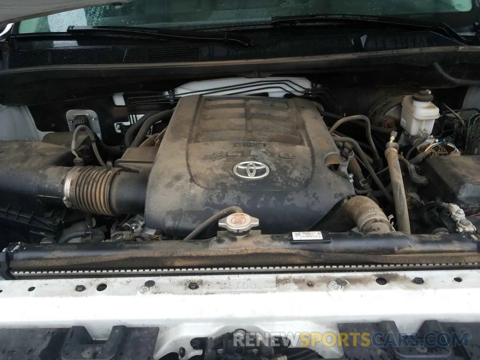 7 Photograph of a damaged car 5TFUM5F18KX082329 TOYOTA TUNDRA 2019