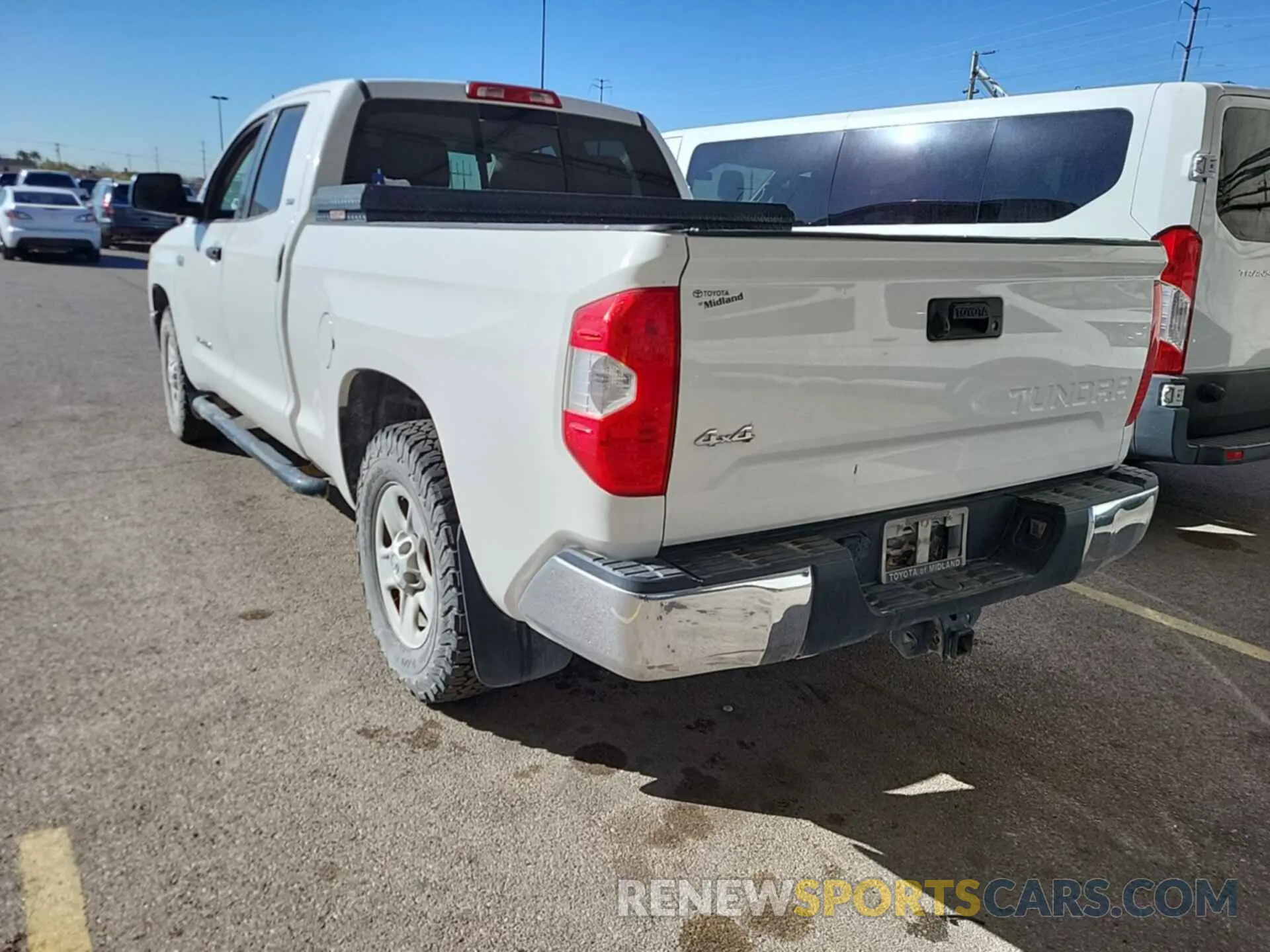 10 Photograph of a damaged car 5TFUW5F10KX831795 TOYOTA TUNDRA 2019