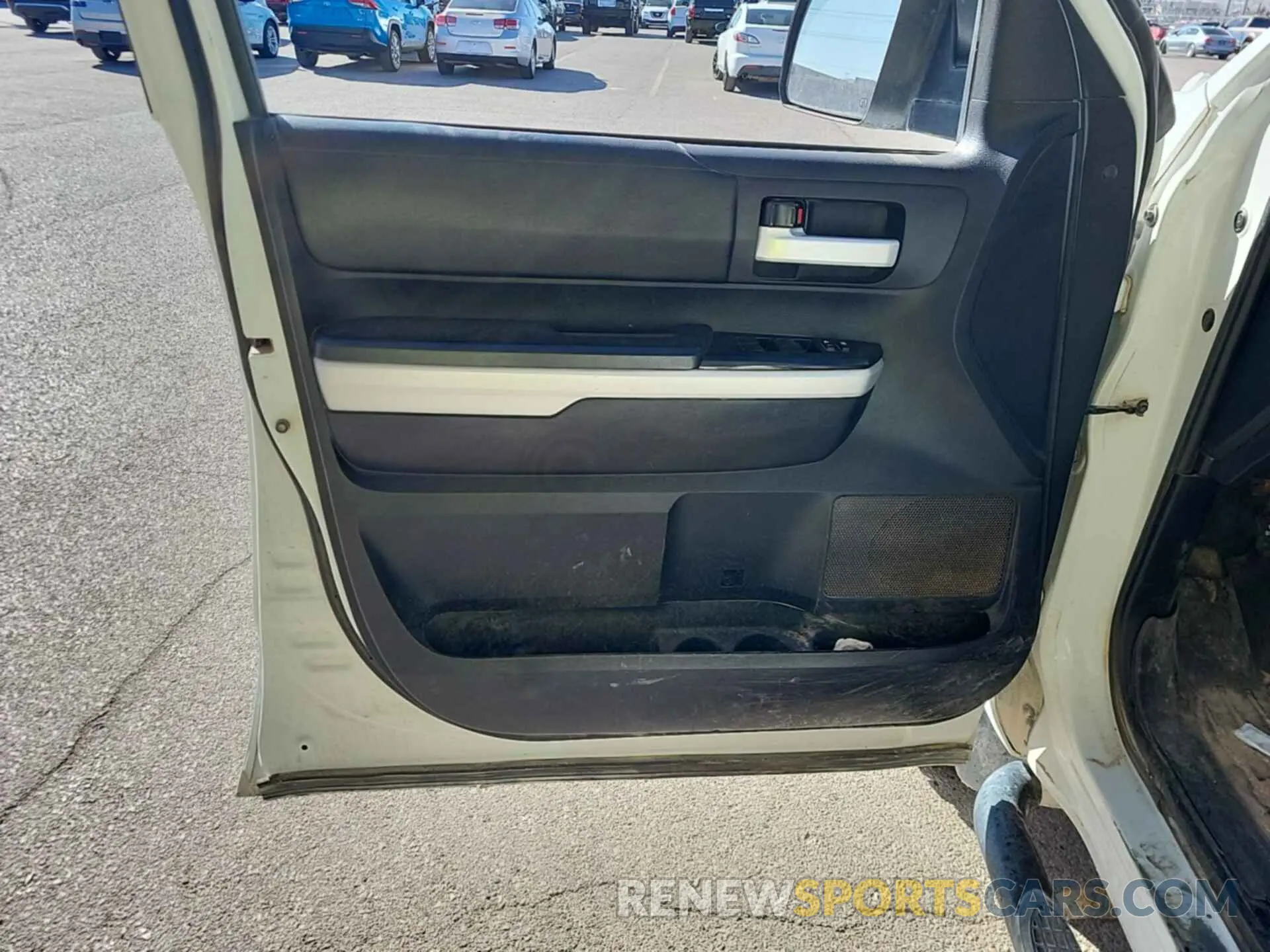 12 Photograph of a damaged car 5TFUW5F10KX831795 TOYOTA TUNDRA 2019